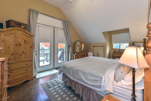 7372 Fintry Delta Road, Kelowna, BC - Indoor Photo Showing Bedroom