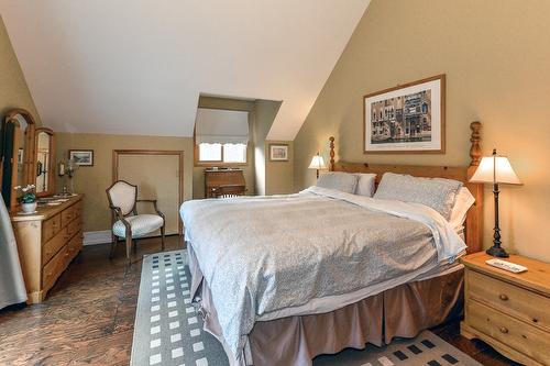 7372 Fintry Delta Road, Kelowna, BC - Indoor Photo Showing Bedroom