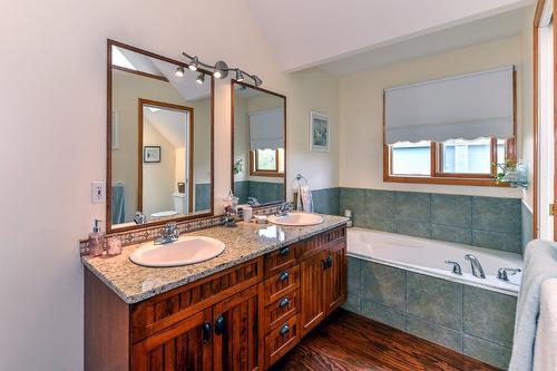 7372 Fintry Delta Road, Kelowna, BC - Indoor Photo Showing Bathroom