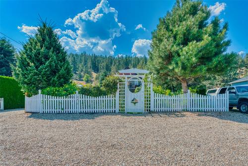 7372 Fintry Delta Road, Kelowna, BC - Outdoor