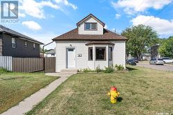 239 M AVENUE N  Saskatoon, SK S7L 2S2