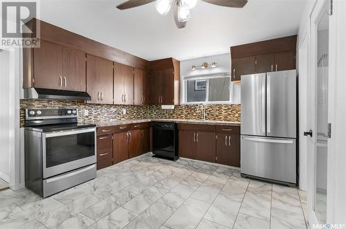 239 M Avenue N, Saskatoon, SK - Indoor Photo Showing Kitchen