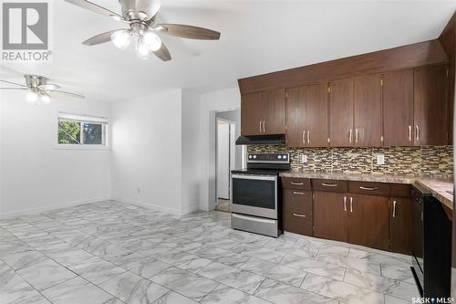 239 M Avenue N, Saskatoon, SK - Indoor Photo Showing Kitchen