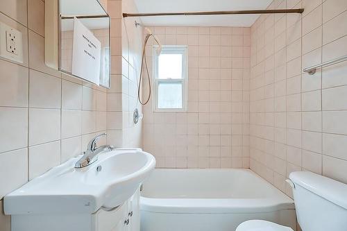 27 Cluny Avenue, Hamilton, ON - Indoor Photo Showing Bathroom