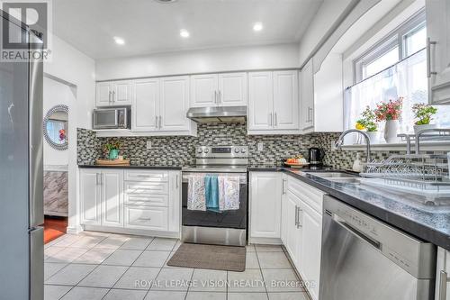 10 - 8 Esterbrooke Avenue, Toronto (Don Valley Village), ON - Indoor Photo Showing Kitchen With Upgraded Kitchen