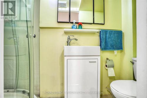 10 - 8 Esterbrooke Avenue, Toronto (Don Valley Village), ON - Indoor Photo Showing Bathroom