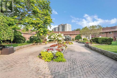 10 - 8 Esterbrooke Avenue, Toronto (Don Valley Village), ON - Outdoor