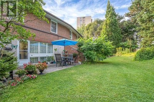 10 - 8 Esterbrooke Avenue, Toronto (Don Valley Village), ON - Outdoor