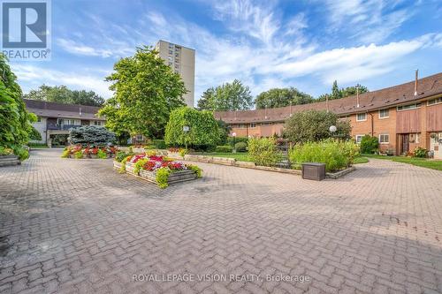 10 - 8 Esterbrooke Avenue, Toronto (Don Valley Village), ON - Outdoor