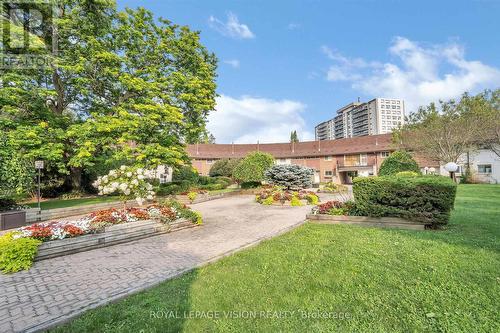 10 - 8 Esterbrooke Avenue, Toronto (Don Valley Village), ON - Outdoor