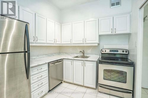 #111 - 20 Fashion Roseway, Toronto, ON - Indoor Photo Showing Kitchen