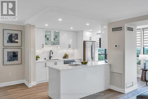 701 - 7601 Bathurst Street, Vaughan, ON - Indoor Photo Showing Kitchen With Upgraded Kitchen