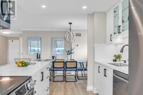 701 - 7601 Bathurst Street, Vaughan, ON - Indoor Photo Showing Kitchen With Upgraded Kitchen