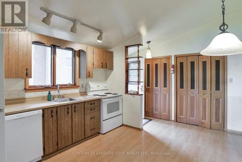 12 South Island Trail, Ramara (Brechin), ON - Indoor Photo Showing Kitchen