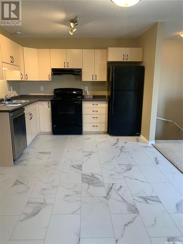 224 700 Battleford Trail, Swift Current, SK - Indoor Photo Showing Kitchen