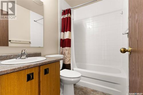 710 Rae Street, Regina, SK - Indoor Photo Showing Bathroom