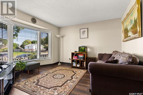 710 Rae Street, Regina, SK - Indoor Photo Showing Living Room