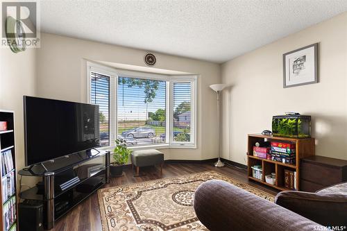 710 Rae Street, Regina, SK - Indoor Photo Showing Living Room