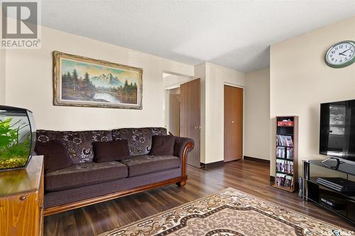 710 Rae Street, Regina, SK - Indoor Photo Showing Living Room