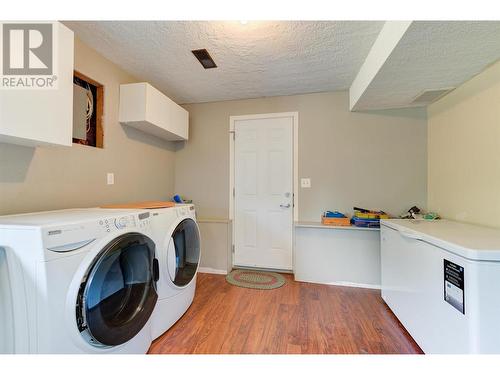 3355 Packers Court, Kelowna, BC - Indoor Photo Showing Laundry Room