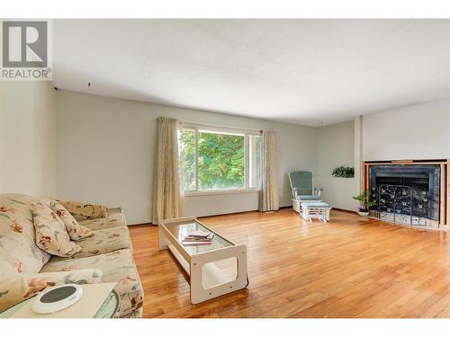 3355 Packers Court, Kelowna, BC - Indoor Photo Showing Living Room With Fireplace