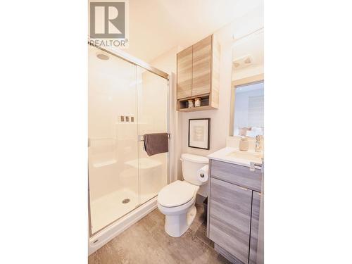 2555 Lakeshore Road Unit# 210, Vernon, BC - Indoor Photo Showing Bathroom