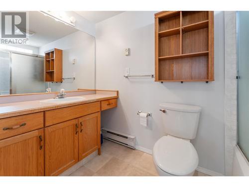 2401 South Main Street Unit# 202, Penticton, BC - Indoor Photo Showing Bathroom