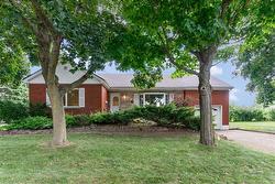 40 Robroy Avenue  Hamilton, ON L8K 3X2