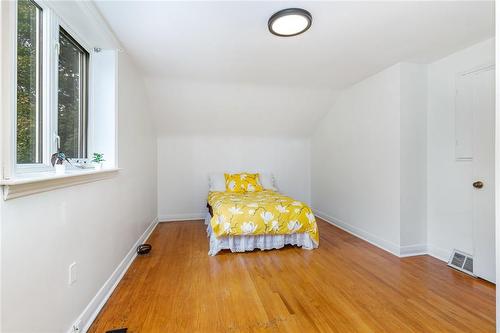 40 Robroy Avenue, Hamilton, ON - Indoor Photo Showing Other Room