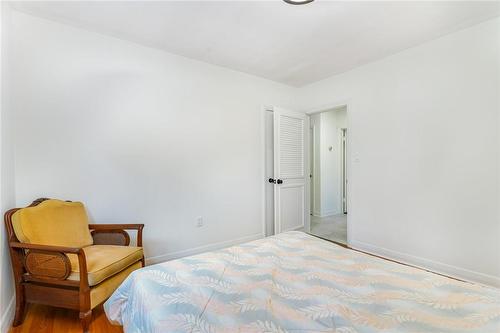 40 Robroy Avenue, Hamilton, ON - Indoor Photo Showing Bedroom