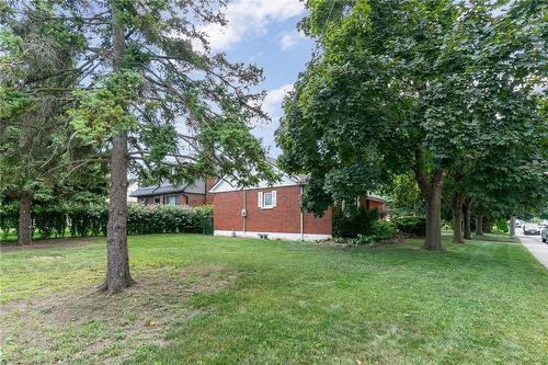 40 Robroy Avenue, Hamilton, ON - Outdoor