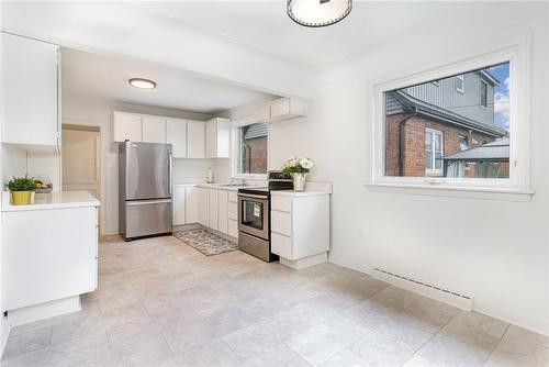 40 Robroy Avenue, Hamilton, ON - Indoor Photo Showing Kitchen