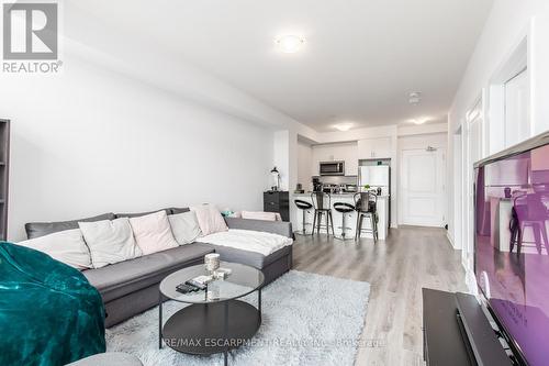 403 - 450 Dundas Street, Hamilton (Waterdown), ON - Indoor Photo Showing Living Room