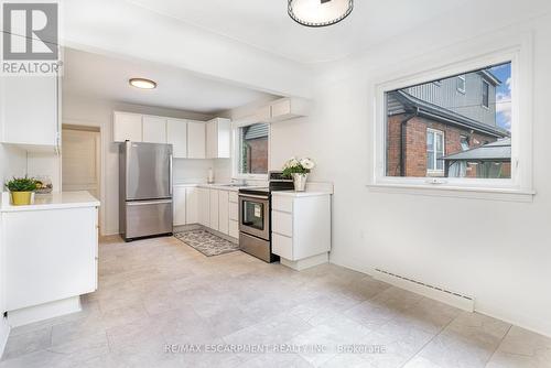 40 Robroy Avenue, Hamilton (Corman), ON - Indoor Photo Showing Kitchen