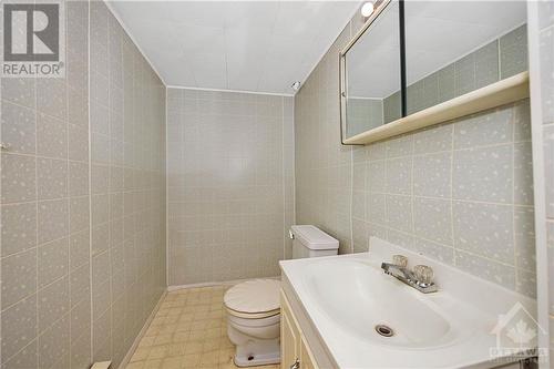 213 Ancaster Avenue, Ottawa, ON - Indoor Photo Showing Bathroom