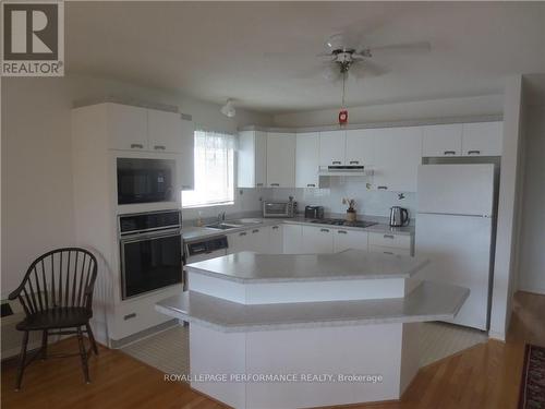 87 Tonia Street, Stormont, Dundas And Glengarry, ON - Indoor Photo Showing Kitchen