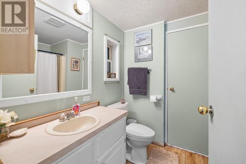 876 Balsam Road, Creston, BC - Indoor Photo Showing Bathroom