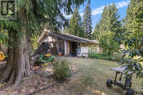 876 Balsam Road, Creston, BC - Outdoor