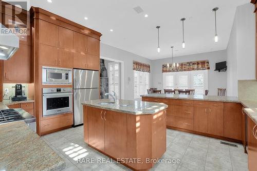 129 Duncan Road, Richmond Hill (Langstaff), ON - Indoor Photo Showing Kitchen With Double Sink