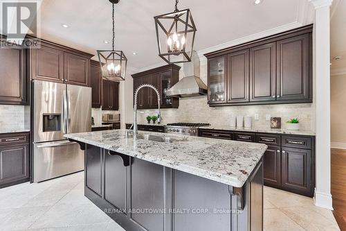 526 Hidden Trail, Oakville, ON - Indoor Photo Showing Kitchen With Double Sink With Upgraded Kitchen