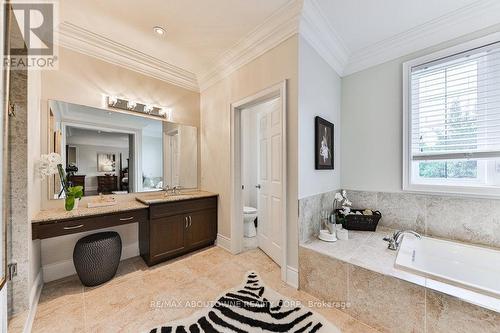 526 Hidden Trail, Oakville, ON - Indoor Photo Showing Bathroom