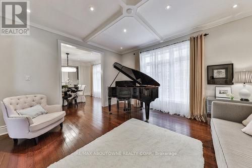 526 Hidden Trail, Oakville, ON - Indoor Photo Showing Living Room