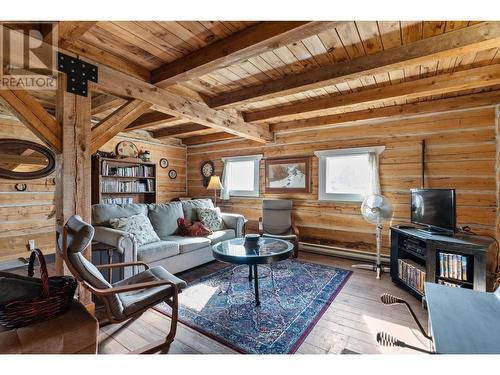 3460 Meadow Lake Road, Clinton, BC - Indoor Photo Showing Living Room