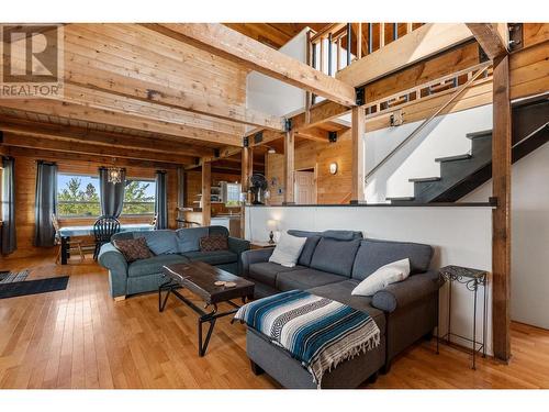 3460 Meadow Lake Road, Clinton, BC - Indoor Photo Showing Living Room