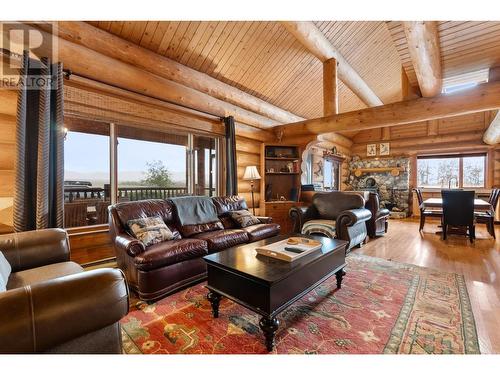 3460 Meadow Lake Road, Clinton, BC - Indoor Photo Showing Living Room