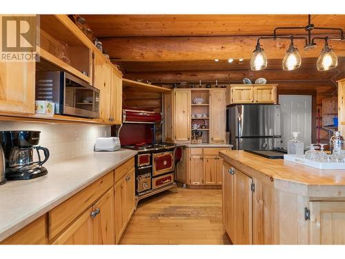 3460 Meadow Lake Road, Clinton, BC - Indoor Photo Showing Kitchen