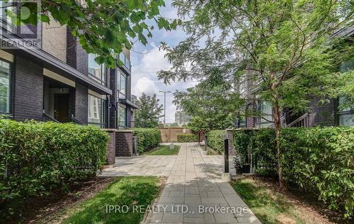 98 - 30 Fieldway Road, Toronto (Islington-City Centre West), ON - Outdoor