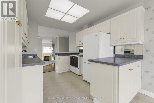 1105 - 1201 North Shore Boulevard E, Burlington (Brant), ON - Indoor Photo Showing Kitchen