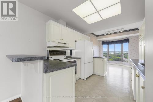 1105 - 1201 North Shore Boulevard E, Burlington (Brant), ON - Indoor Photo Showing Kitchen