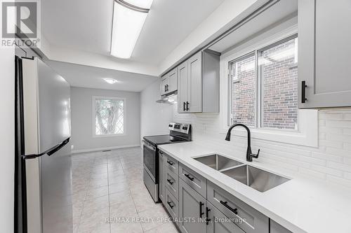 30 Winterfold Drive, Brampton (Madoc), ON - Indoor Photo Showing Kitchen With Double Sink With Upgraded Kitchen